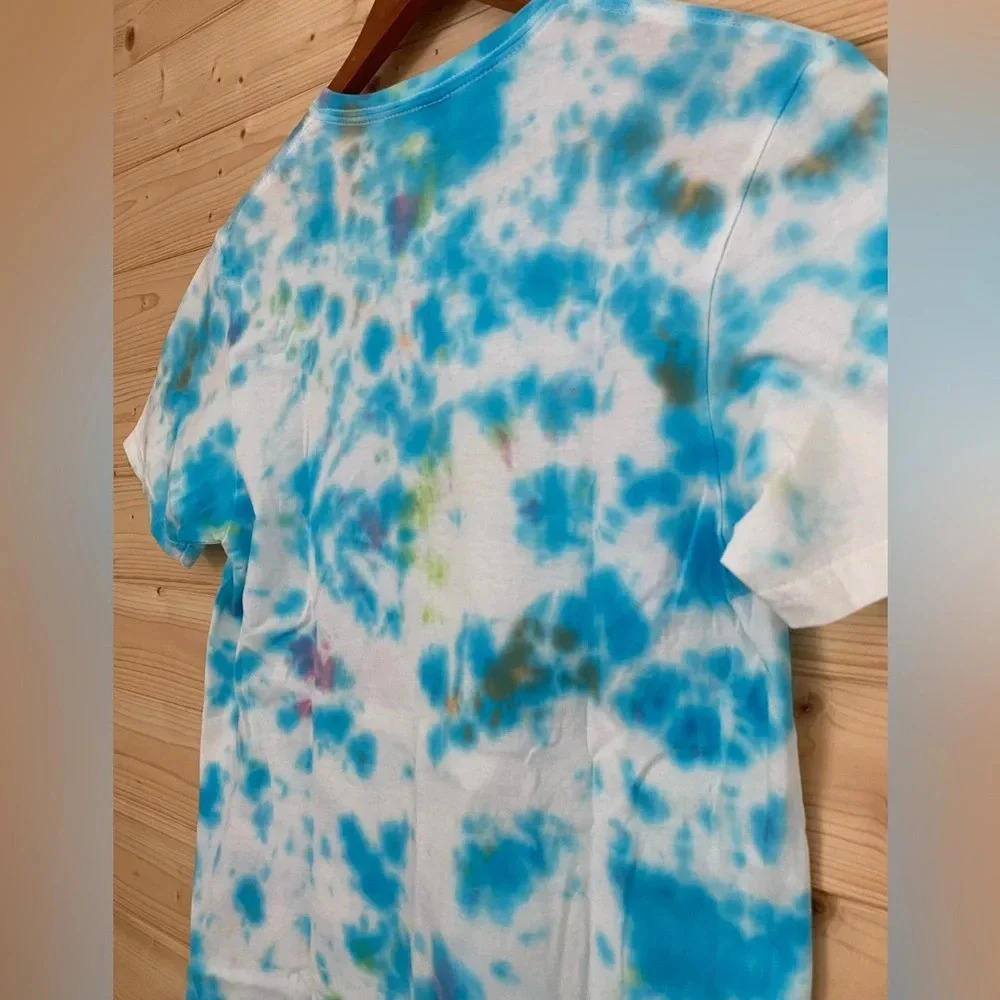 GILDAN Soft Style | Tie-Dye T-Shirt | Color: Blue & White | Size: Small - Picture 5 of 7